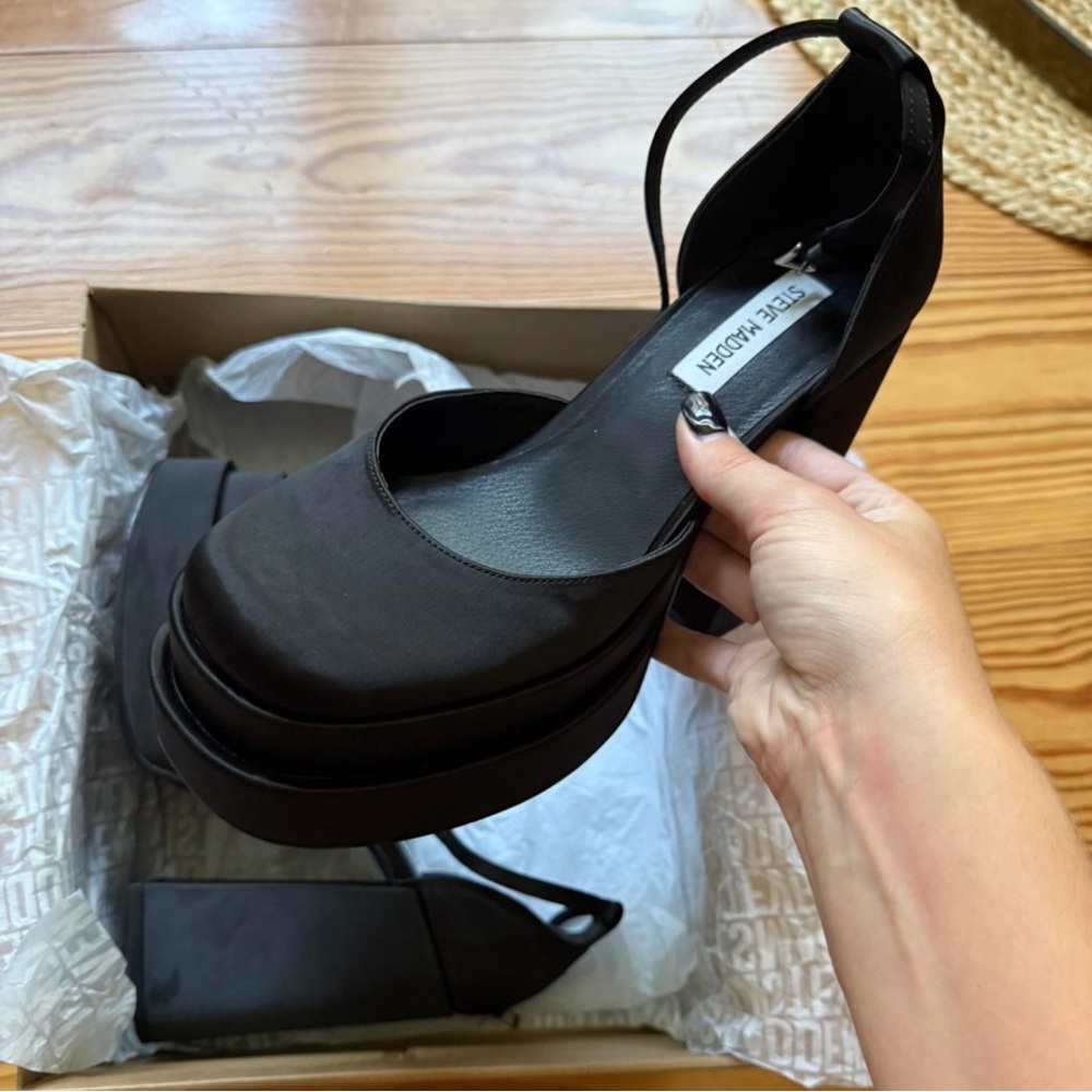 Steve Madden Black Platform ‘Charlize’ Heels